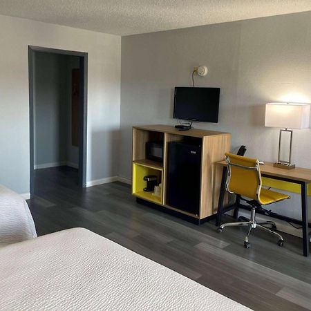 Days Inn By Wyndham Gatesville Экстерьер фото
