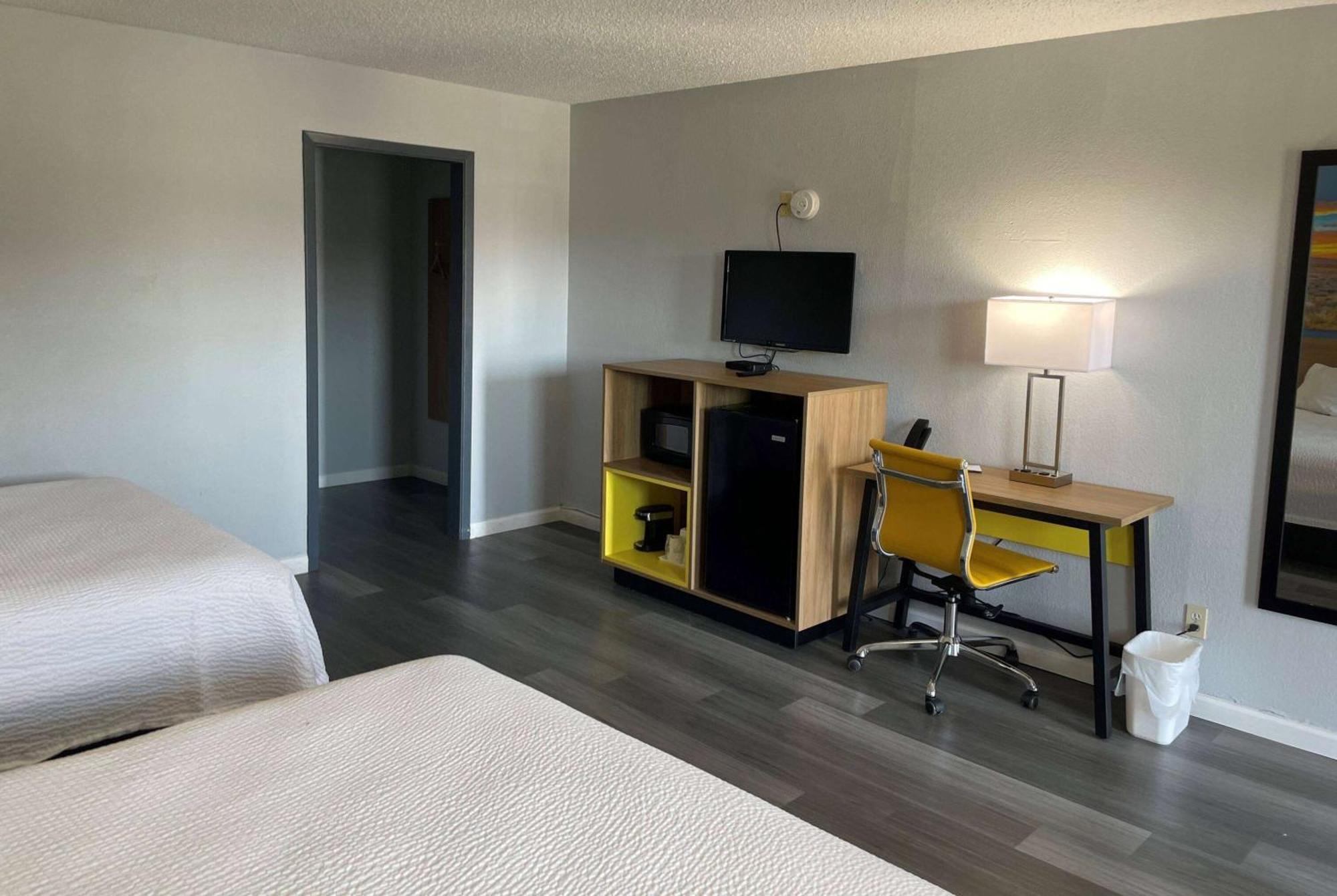 Days Inn By Wyndham Gatesville Экстерьер фото