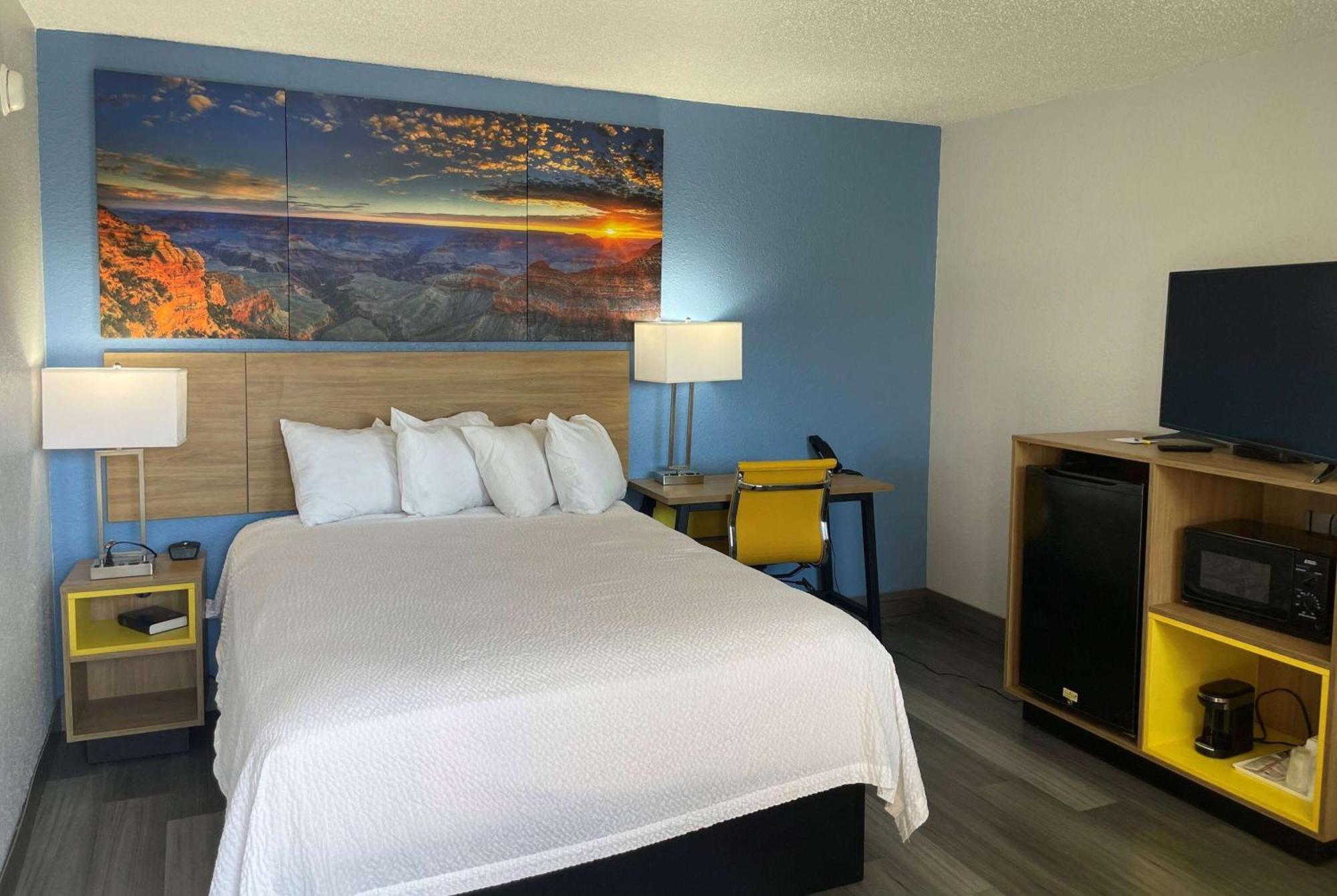 Days Inn By Wyndham Gatesville Экстерьер фото