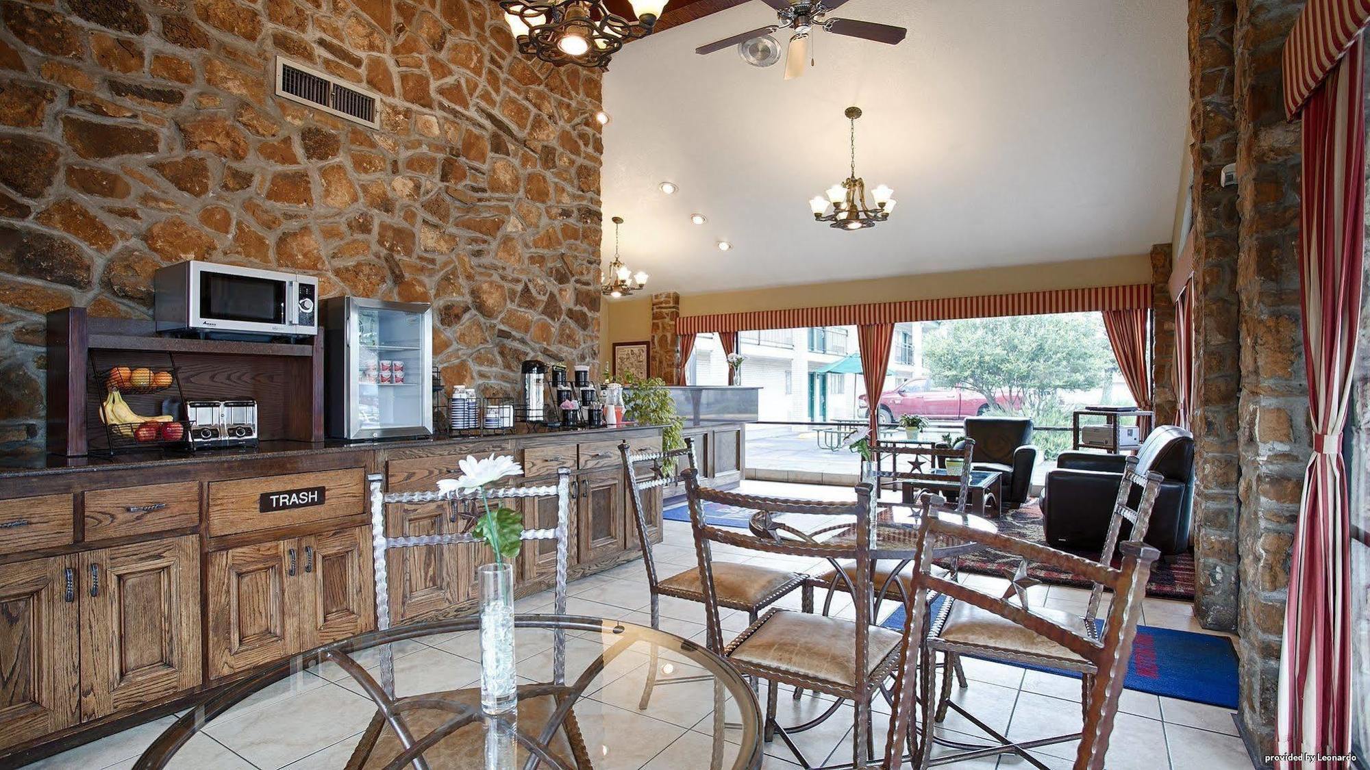 Days Inn By Wyndham Gatesville Экстерьер фото